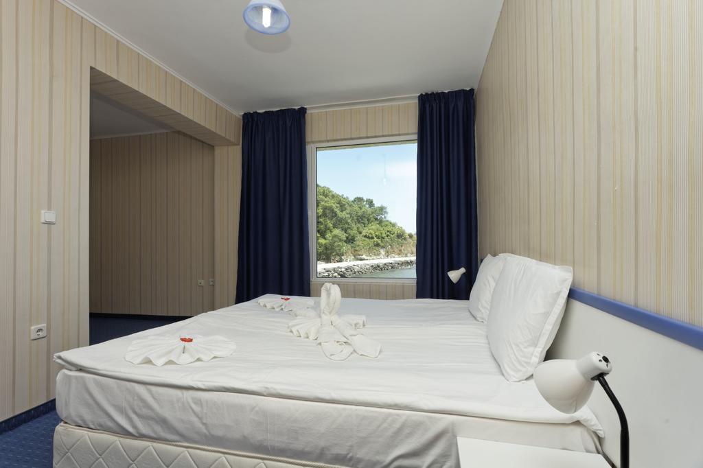 Hotel Marina Kiten  Habitación foto